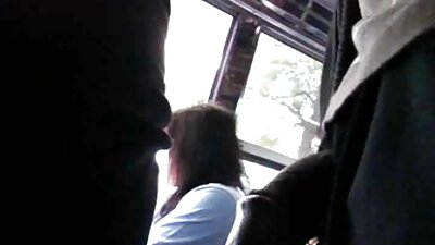 Жешка девојка вози долг кур во нејзините прекрасни сиви гаќички