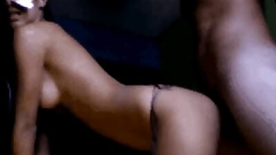 Секси курва со тетоважи и крупни цицки му дава удар на маж