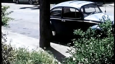 Тинејџерката има односи со старецот затоа што тој може да и плати